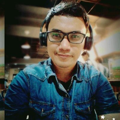 zoelzore's profile picture. 