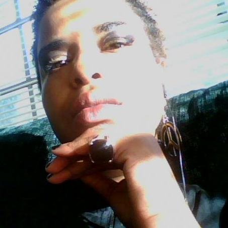 utopialova's profile picture. 