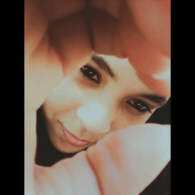 me gusta compartir con todo el mundo soy amigable y sincera....jejejjeej me encanta reirme mucho