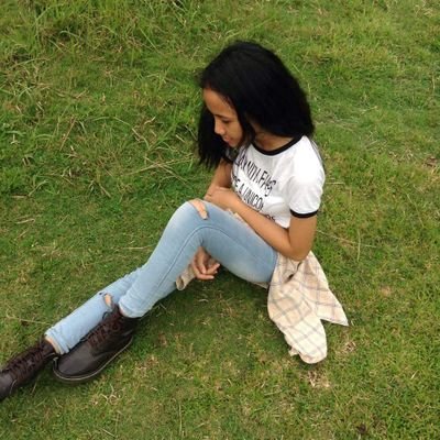 wxnderxlou's profile picture. you dont have to be pretty like her. you can be pretty like you ✨