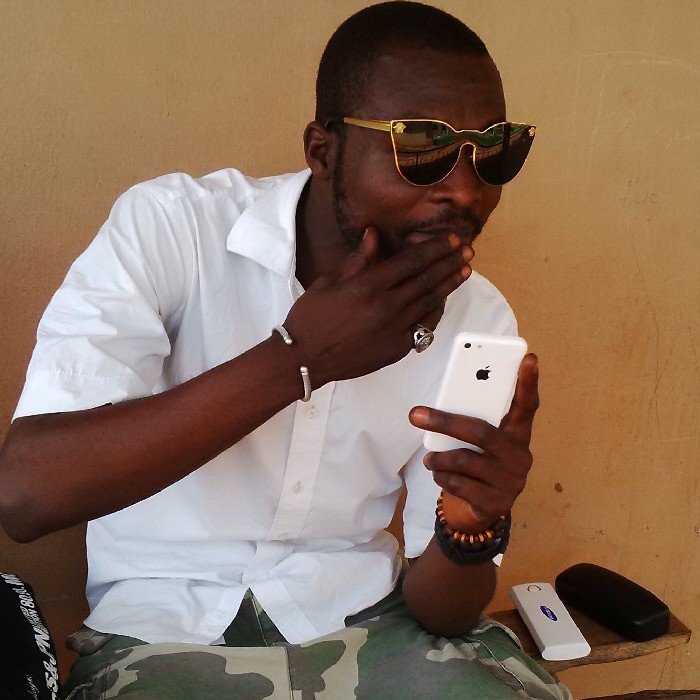 waledairo1's profile picture. PARODY ACCOUNT! TWEET THE DRE