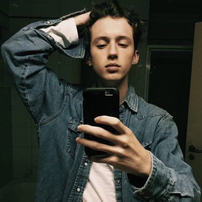 insidejames's profile picture. Said no more counting dollars,we'll be counting stars.✨