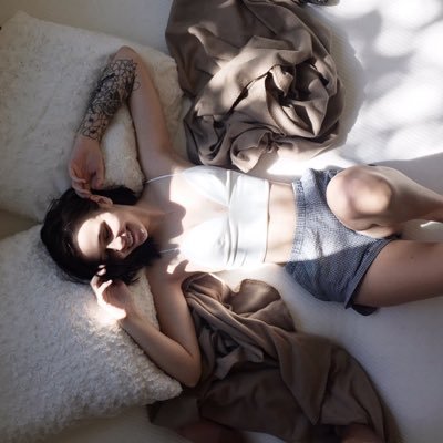 AcaciaKittyCute's profile picture. flowers die and sky's bloom