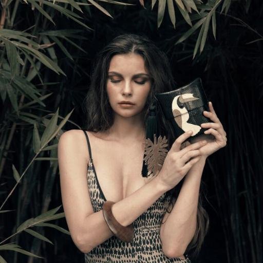 ARANAZph's profile picture. ARANÁZ is a handbag and accessories brand that provides women with pretty little luxuries to make everyday special.