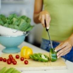 La mejor manera de tratar el colon es con los alimentos correcto. Aquí te enseñare cuales son esos alimentos que podemos ingerir.