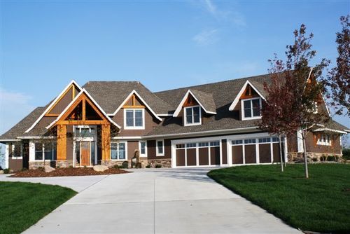 Parent Custom Homes has been satisfying high end clients for over 30 years.  We can build you a home with the highest quality at the best price...period!