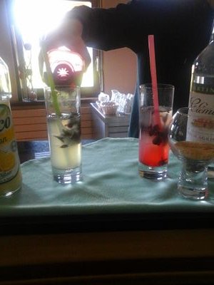 Laptitcrevette's profile picture. t'es une serveu(r)se alors ce compte est fait pour toi  mais si tu l'es pas rentre juste dans mon délire pour t'eclater aussi ☺