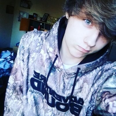 □16
■From Canada
□Live on a farm and in the city
■I like to compete in music, hangout with friends and family and enjoy life as is