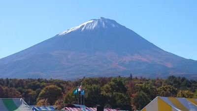 音楽とお酒とうどんが 好きです。