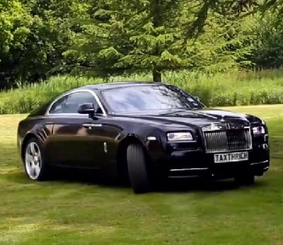 I post random photos of Rolls-Royce cars found on Internet. I do not own any of the content and any photo will be removed at owners request.