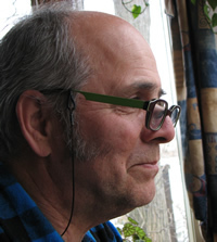 Webmestre, guitare et banjo dans la fanfare POURPOUR, romancier, photographe
