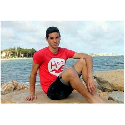 Estudiante de GAP en la UPV y jugador del Atlético Benimar Picanya
Relajate y disfruta :)