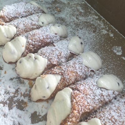 locally handcrafting authentic Sicilian cannoli for over 35 years from our local bakery Italia Bakery Vancouver.