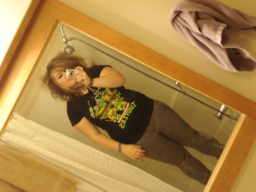 EmilySickleRawr's profile picture. My names Emily. I love music and concerts. So far the nickelback concert was the best and loudest!