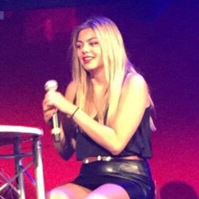 Une personne exceptionnel accomplie des choses exceptionnel 2 fav de Louane 17/07/15 Le 18/05/16 OMG Je l'aime .... Je t'aime // compte cree le 16//07//15