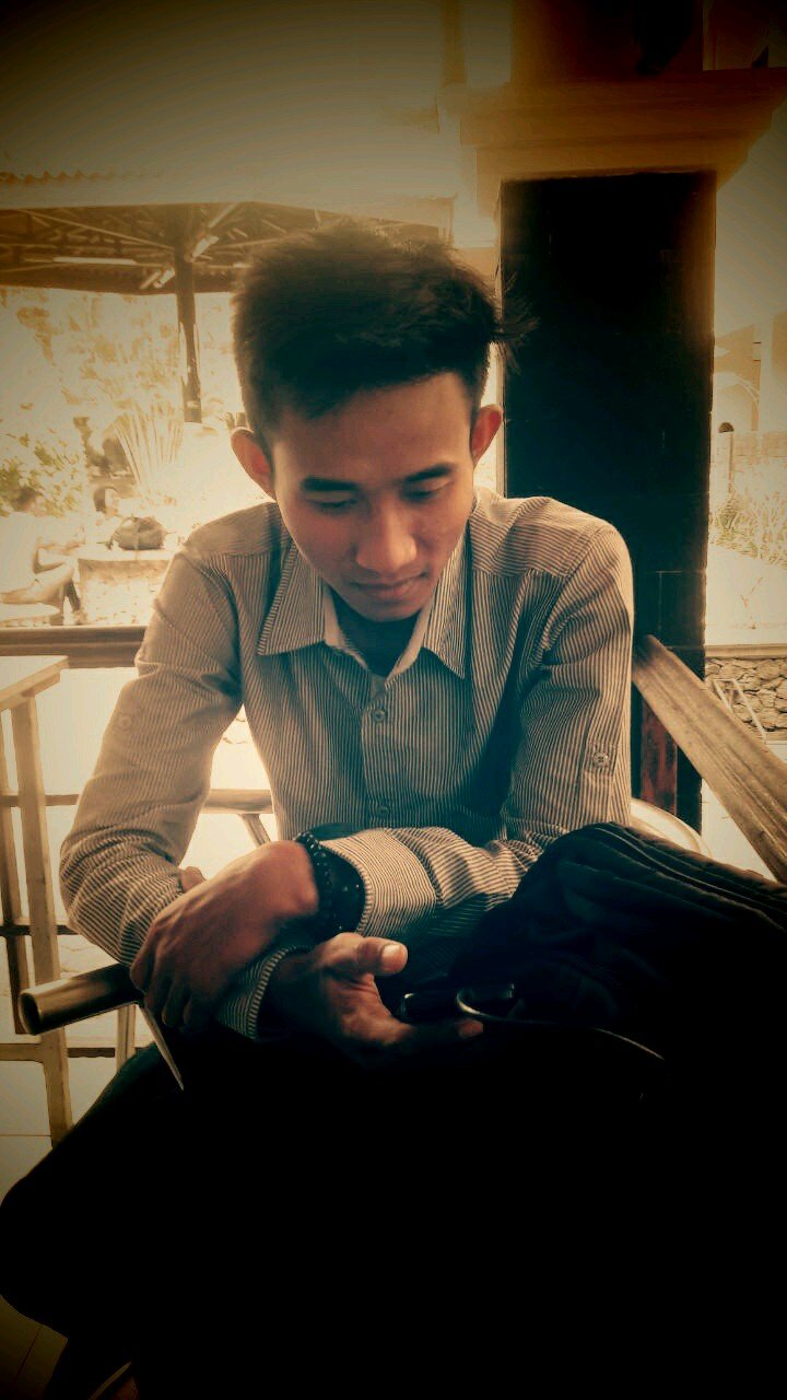 AgusjpJp's profile picture. hidup adalah soal membahagiakan diri