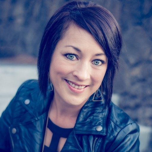 PencilSkirtMom's profile picture. Speaker. Writer.                         
Family. Business. Balance.