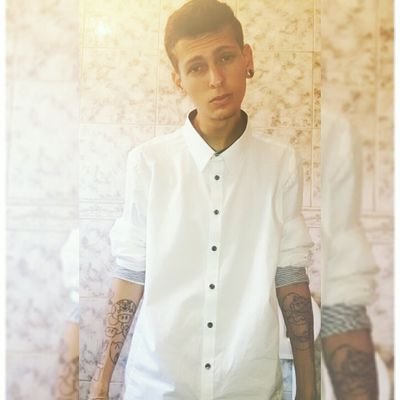 A Vida é Loca , o Mundo é Foda , mas nois tamo ai na luta ! não vou abaixar a cabeça pra nenhum filho da puta !