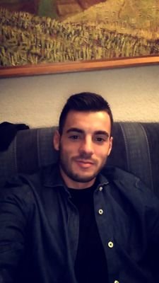 raulmenamontes's profile picture. Developer working on @videoland by day 🌞 | learning computer graphics by night 🌙 | La vida es un continuo aprendizaje