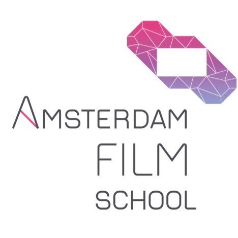 De Amsterdam Film School biedt in haar curriculum verschillende opleidingen, waarbij veel aandacht wordt gegeven aan alle aspecten van storytelling.