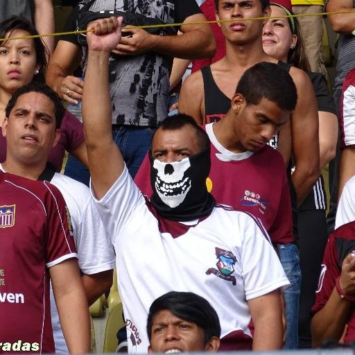 Fanatico del Real Madrid, Boca Juniors y el Carabobo Fc! Rockero, amante de las Cervezas y de las mujeres tatuadas! Mi foto explica este sentimiento!