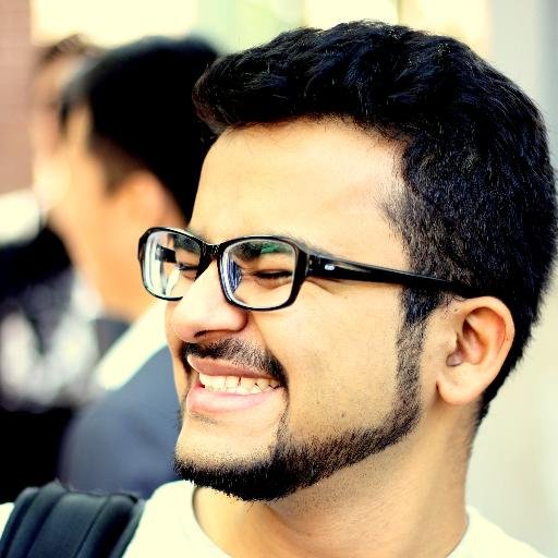 Studying business, mad about tech, crazy on a motorbike and in love with the internet!