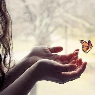 مايعتقده الناس عنك لا يهم بقدر ماتعتقده عن نفسك، لذا كن كما تريد وليس كما يريد الناس لأن آرائهم تتغير ، لكن رؤيتك لنفسك ستلازمك مدى الحياة !