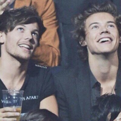 xcigarettehes's profile picture. ∗˚೫ boyfriend's acc: @zaynmalik ೫˚∗