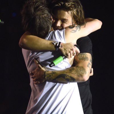 follow @harryshinesfr causes she gave you this free follow