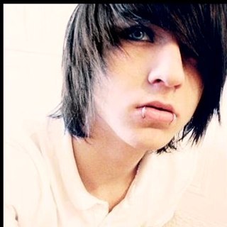 Im Tyler.Im a vampire. Single andlooking.