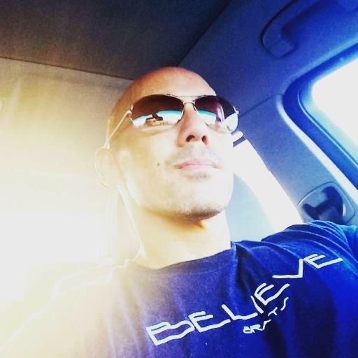 #DigitalMarketing connoisseur, #SocialMedia Junkie, #CRO student, #Surfing and #Fitness addict.