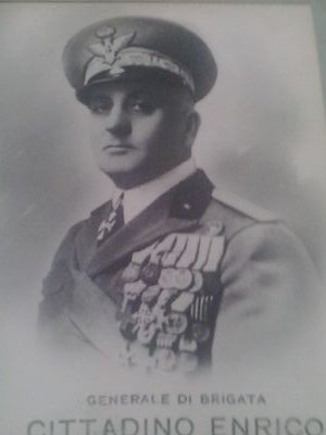 pippocittadino's profile picture. Paracaidista, Reportero y Locutor. Corresponsal en  https://t.co/jDseYWHJWI     Prefiero tener  heridas por valiente, que  piel intacta por cobarde.