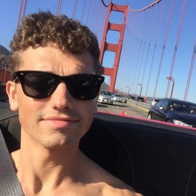 ElliottTayls's profile picture. If tweeting absolute shite is cool consider me Miles Davis