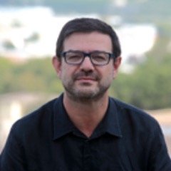 Professor ensenyament secundari. Vaig ser periodista i altres coses. Autor de