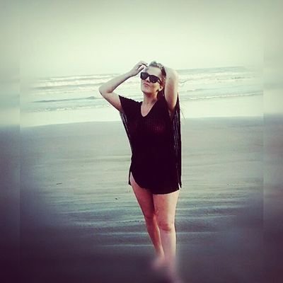 ~ 'Biografia {?}
Fala sério! Como vou resumir minha
vida aki no twitter?
Instragram → @francielly_sales Beijooo's ✌✌