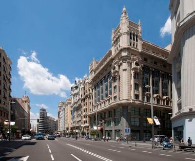 # Hotel situado en plena#Gran Vía madrileña.
Perfecta ubicación para visitar las principales zonas de #Madrid.
#MHISpain
