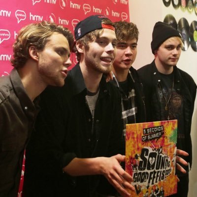 5sosSGFGglasgow's profile picture. SHARING PHOTOS FROM THE SIGNING SO LOOK AT MY TWEETS/RETWEETS