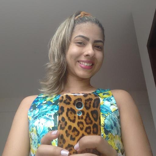 Filha de Deus altíssimos, filha, irmã, amiga com um coração de mãe, apaixonada por Cristo em sua totalidade... mais do que isso em Deus eu sou!