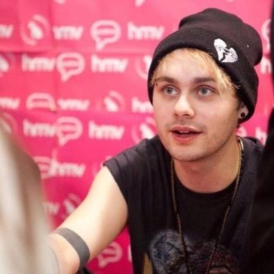 follow @michaelgifssx or unf ✨ask for follow back✨ ⛅️ilysm⛅️