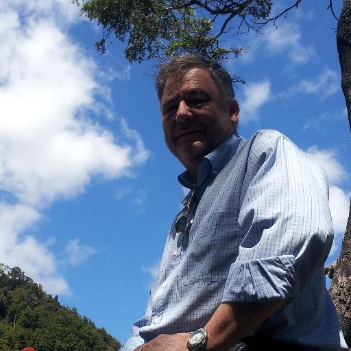 socialista desde siempre y para siempre... asesor sindical... agradecido de la vida y de la gente
