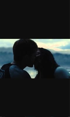 I luv Demi Lovato and The Hunger Games!!!!!