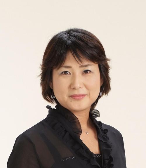 神戸でピアノ教室をしております。『両手になったらコードネームでひいちゃおう』　という本をヤマハミュージックメディアより6冊発刊しました。ピアノを習う子供達にコードネームの楽しさと便利さを伝えて行きたいです。　楽器店などで講座をさせていただいています。