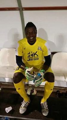 je suis un jeune camerounais âgé de 19 ans qui jouet au football et joueur de Apoel Nicosie prêté à El Matar au Qatar pour un an