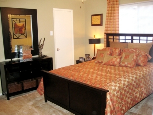 WalnutBend's profile picture. 866-923-5210
Our mix of urban snap and neighborhood charm makes Walnut Bend a prefect place to call home.