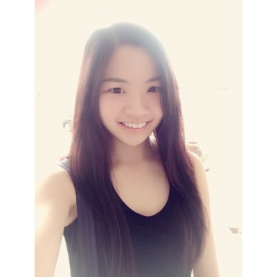 claratay0912's profile picture. 