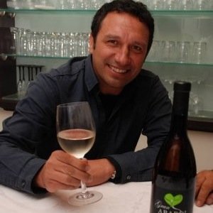 Hola amigos soy Usebrio, discípulo de Rijkaard y Guardiola, me gusta el fútbol de toque y soy buena gente, es dificil tener problemas conmigo