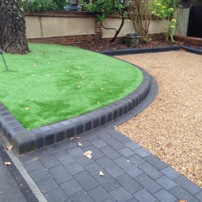 Suppliers and Installers of artificial grass covering London and the South East. Call free 01268 711529