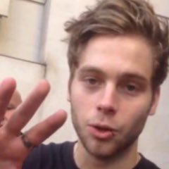 @calculucas + @picsofhemmo
ask for a follow back