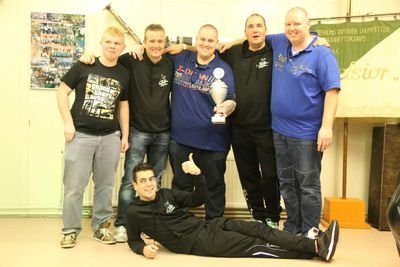 Bassline Excelsior Renkum. Members are Stefano Klaassen, Ronald Zaaijer, Björn Verhoeff, Jeroen Zegveld, Arwout van Bezooijen. Instructor Niels van Maaren.