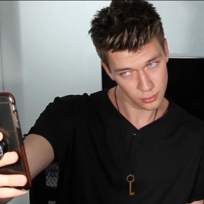 SkylanderMC's profile picture. ❤️ My one true love love @CollinsKey, followed 8/31/15, Keyper, one day will marry Collins. Collins faved x4, DMed me x2 ❤️